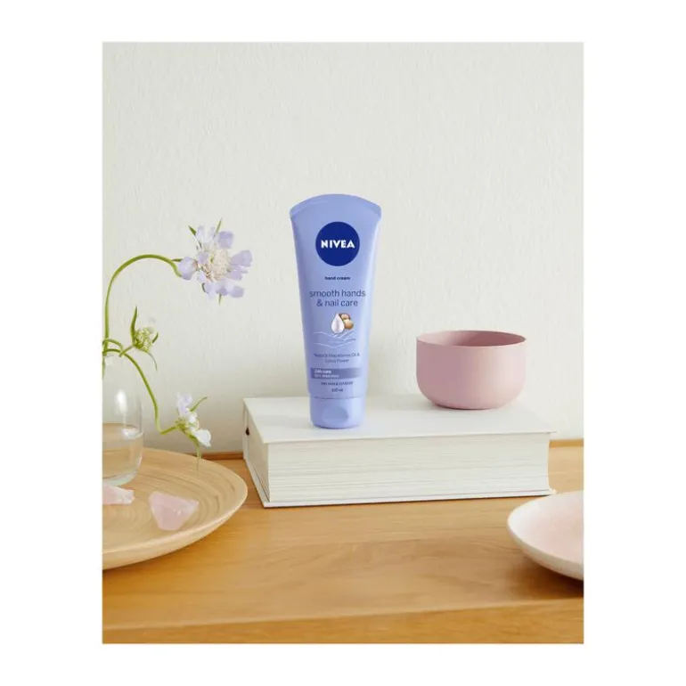 NIVEA Smooth Hands & Nail Care Handcrème 100 ML