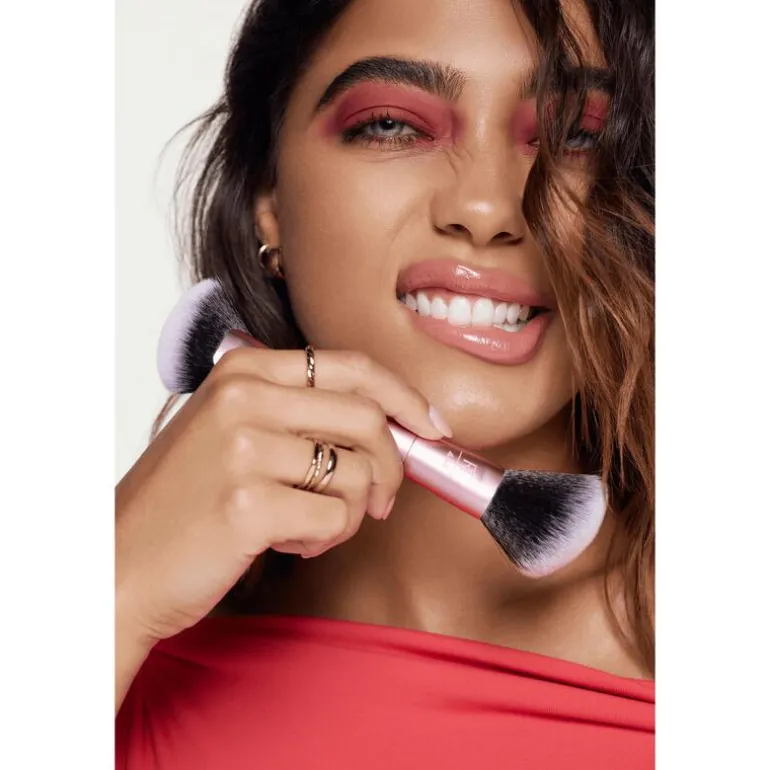 Real Techniques Angled Fan Finishing Brush