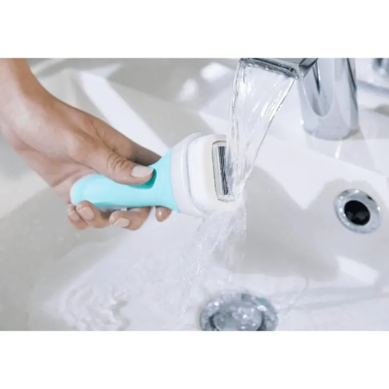 Wilkinson Sword Intuition Sensitive Care Scheerapparaat 1+1 gratis navulmesje